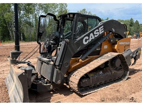 CASE Minotaur™ DL550 Compact Dozer Loader 